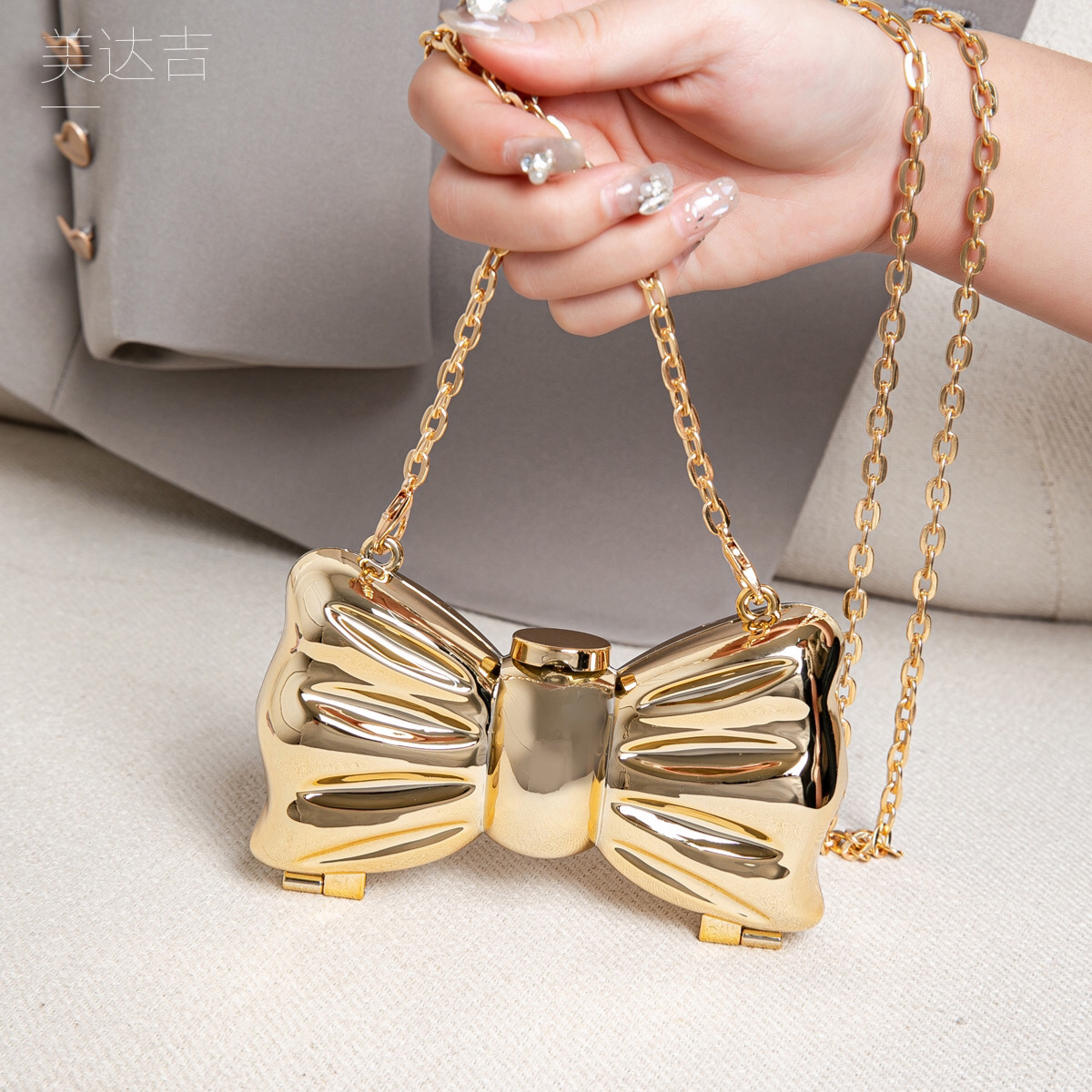 Parlak Altın Metal Fiyonk Şekl - Luxury Bags Mini incelemesi ve fiyatı